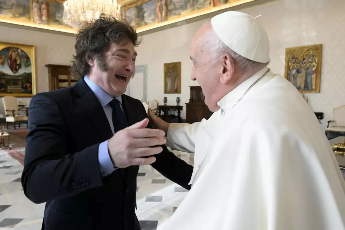 El presidente Milei viajará a Italia por el funeral del papa Francisco