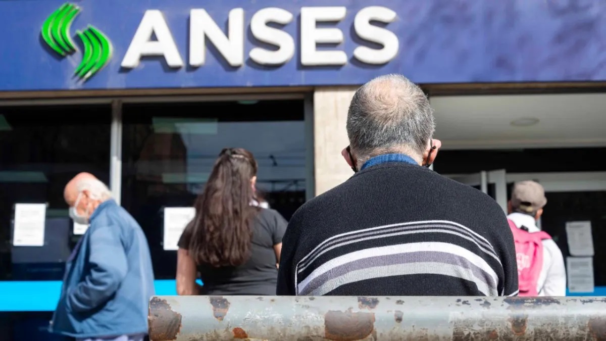 El Gobierno oficializó el bono de $70.000 para jubilados y pensionados
