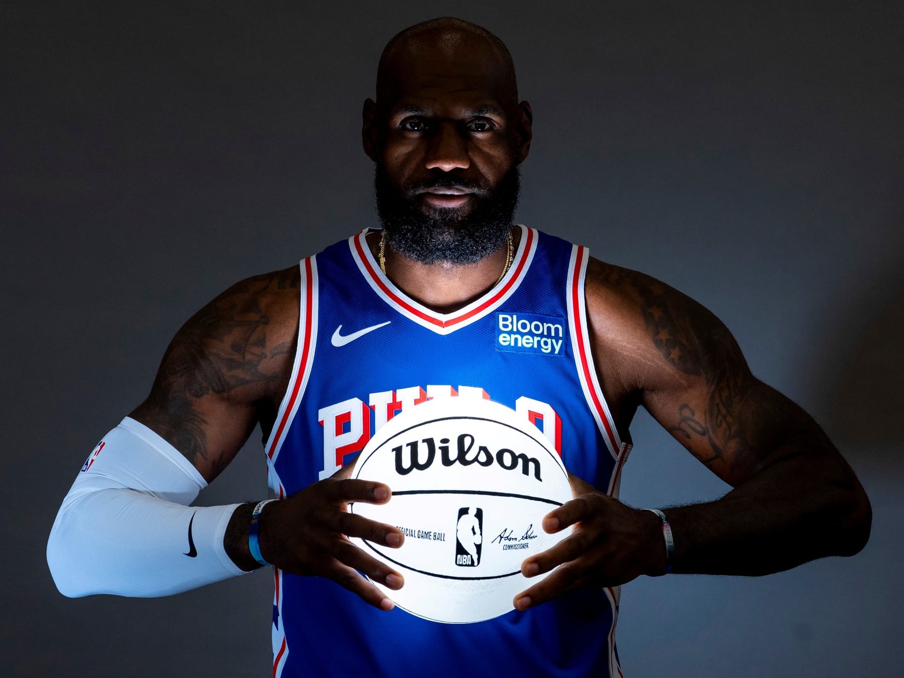LeBron James, el eterno Rey, empieza otra cruzada: ahora con los Sixers y a los 41 años