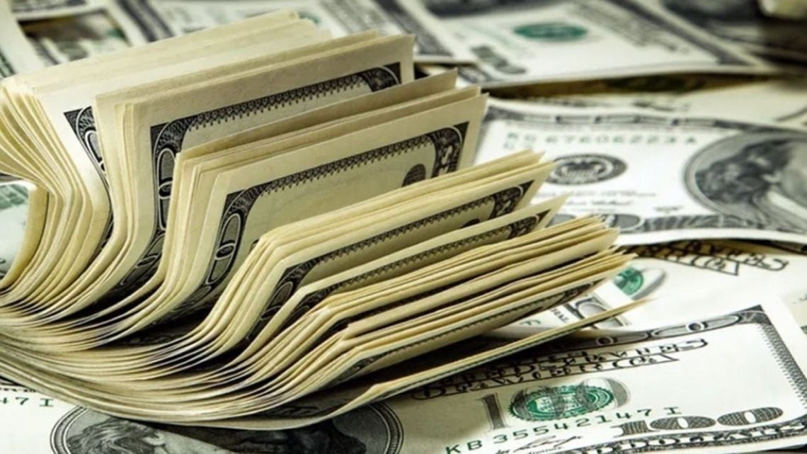 El blue se reacomodó cinco pesos arriba y la referencia de tarjeta se mantuvo como la más cara del día