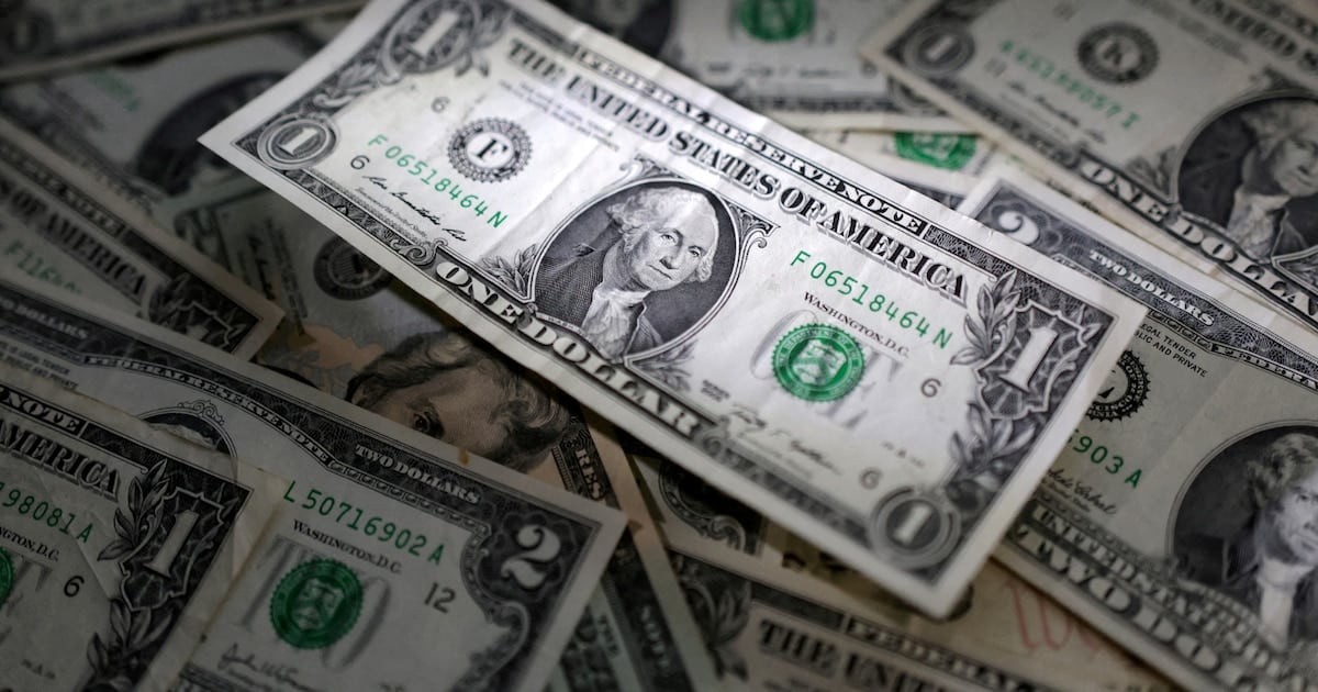 El dólar cerró la semana con caída en la cotización bancaria y estabilidad en el mercado informal