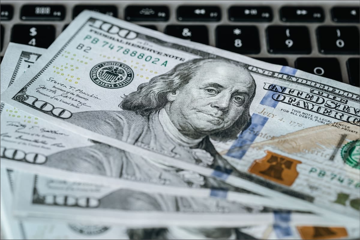 Dólar oficial en $1540 y blue en $1560: las cotizaciones que rigen este domingo en la Argentina