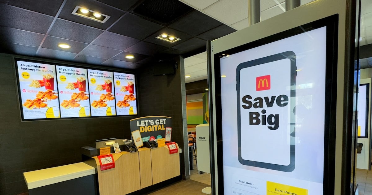 El mismo combo, dos precios: la inteligencia artificial que maneja la carta de McDonald's