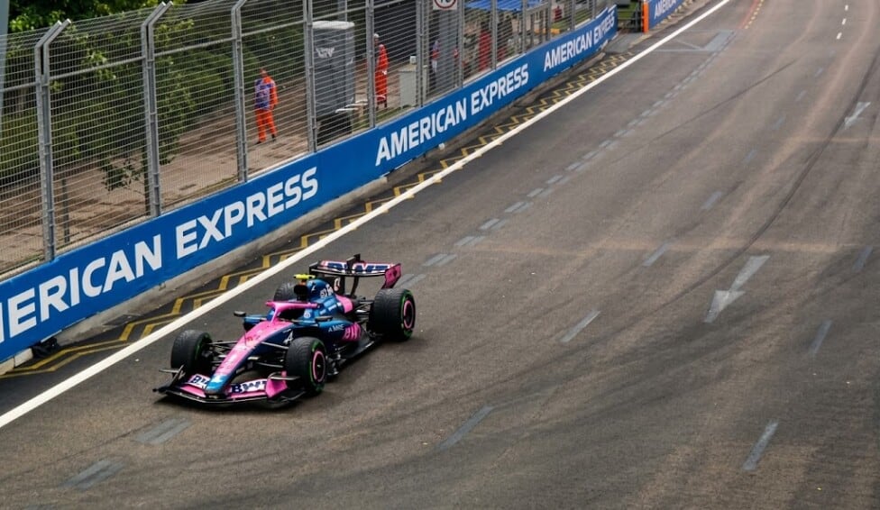 Verstappen se quedó con el Sprint bajo la lluvia de Singapur y Colapinto se quedó sin motor en la curva 14