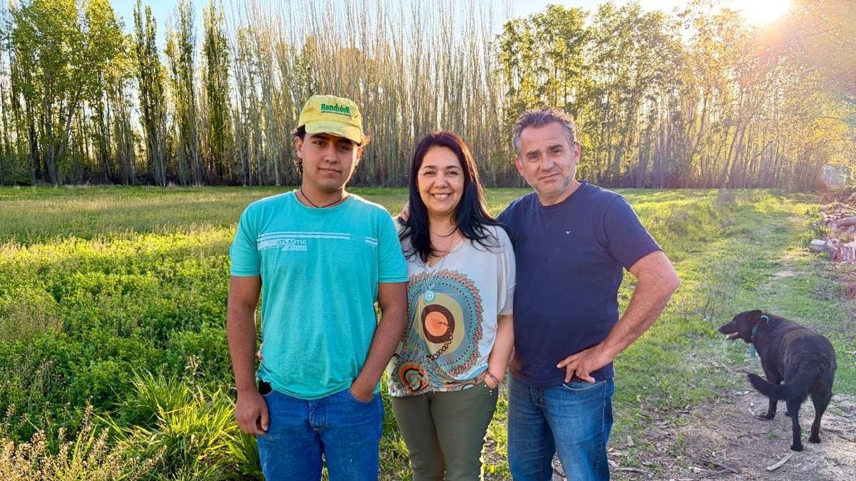 Una pareja, dos sueldos y una chacra que se sostiene a pulmón en Centenario