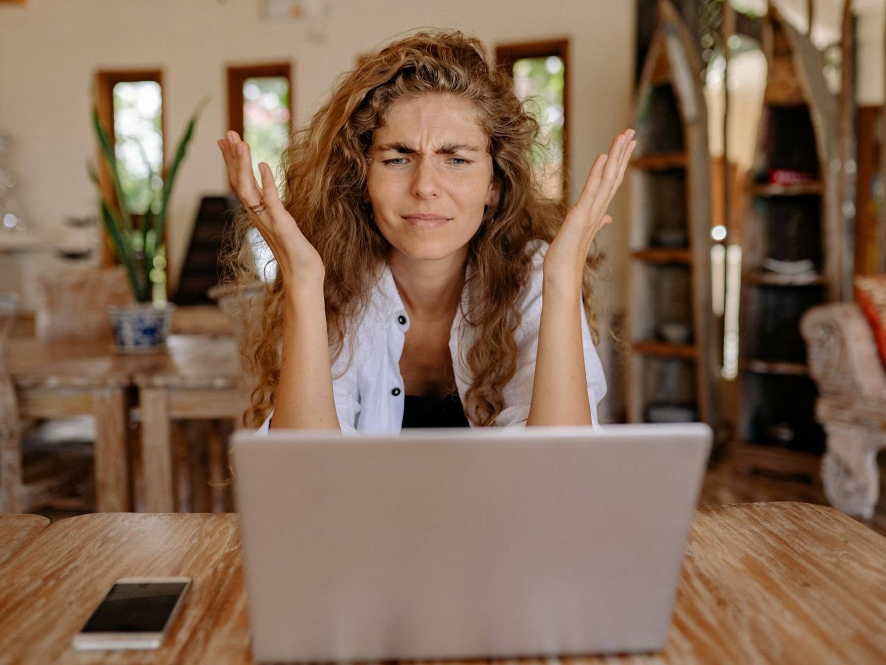 El cortisol no es el villano de TikTok: qué hace realmente la hormona que todos quieren bajar