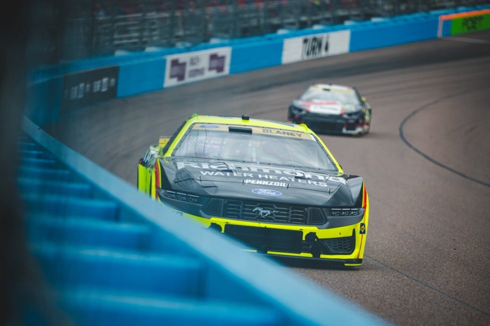 Blaney voló en Phoenix, hizo la pole y le dejó la remontada imposible a Larson