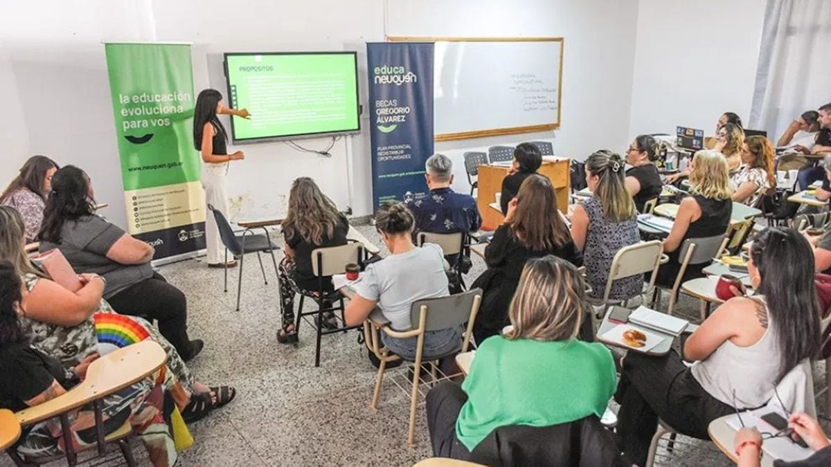 El mano a mano con la recta final: 438 estudiantes neuquinos ya tienen su beca en el bolsillo y otros miran el calendario con la calculadora a mano
