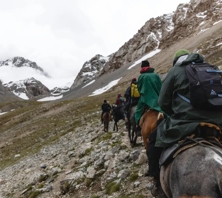 Cabalgatas en Caviahue: donde el bienestar animal marca el rumbo de la caminata