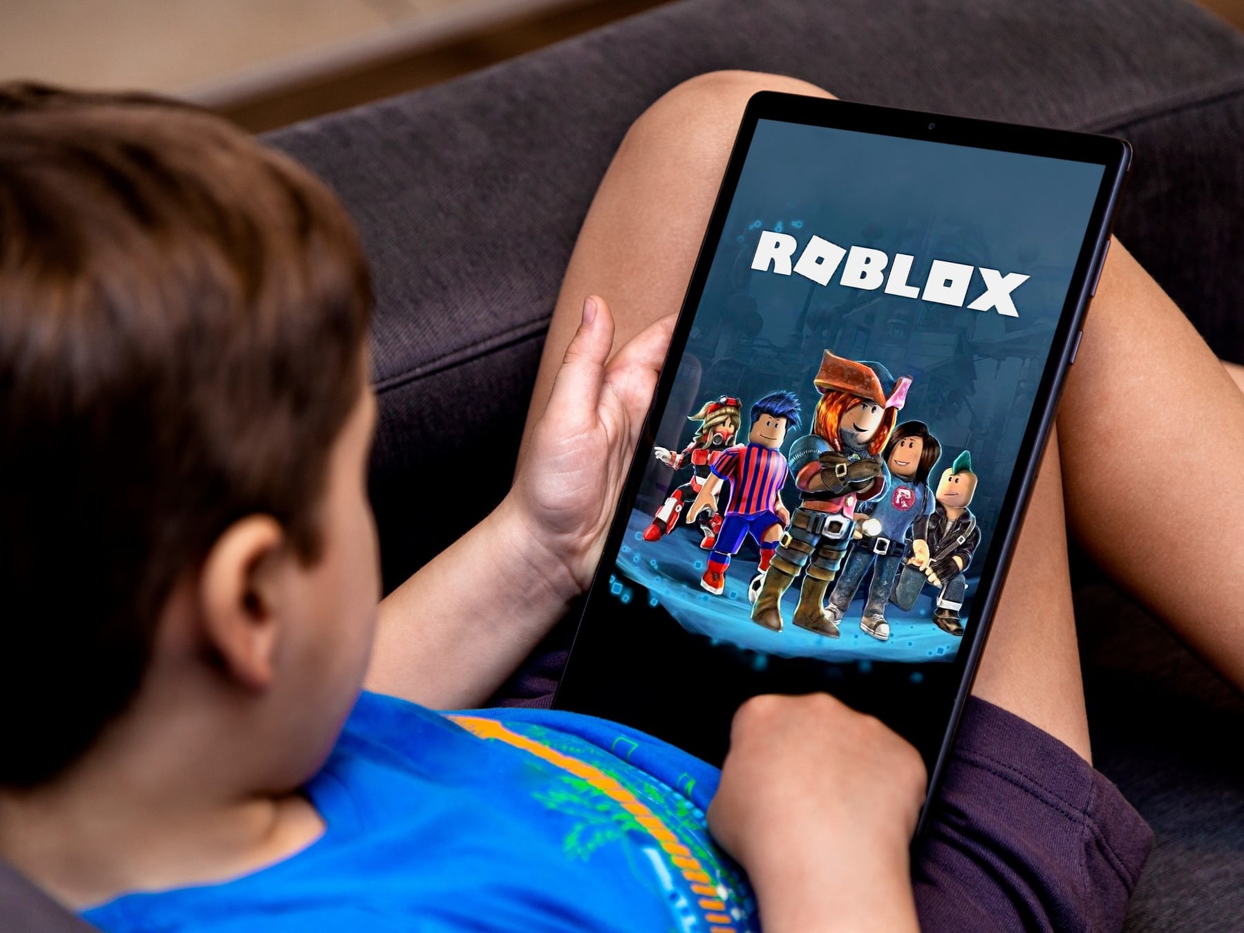 Roblox cumple veinte años y los padres lo siguen entendiendo mal: la advertencia de una divulgadora que pasó meses investigándolo