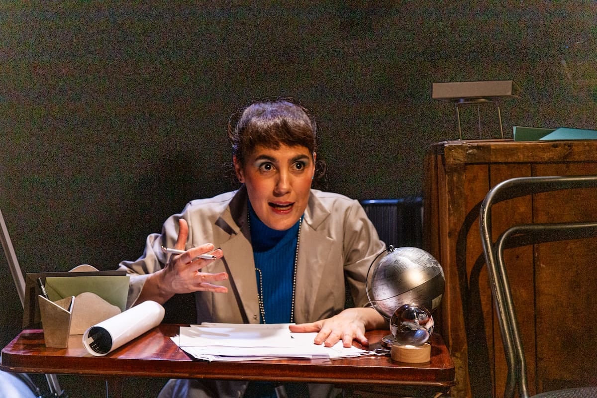 Entre estrellas y decepciones: llega a Villa Crespo un unipersonal que pone en escena a una científica traicionada