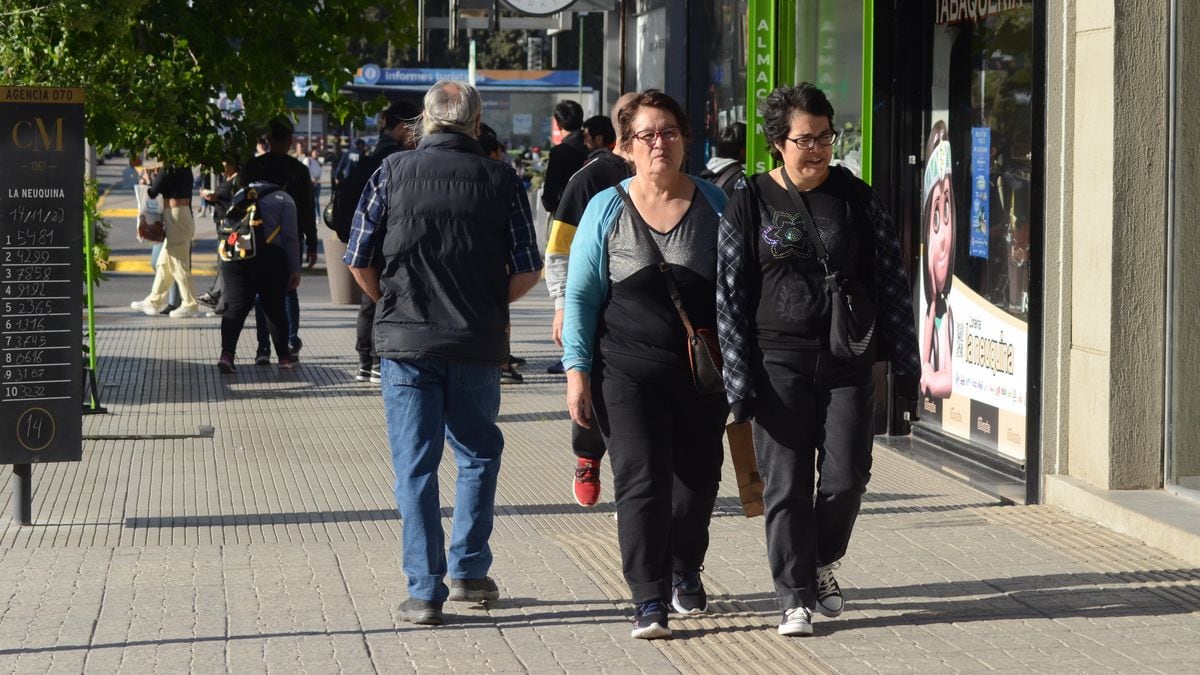 El regalo de la Madre, cada vez más caro y un poco más chico: la paradoja que se repite en Neuquén