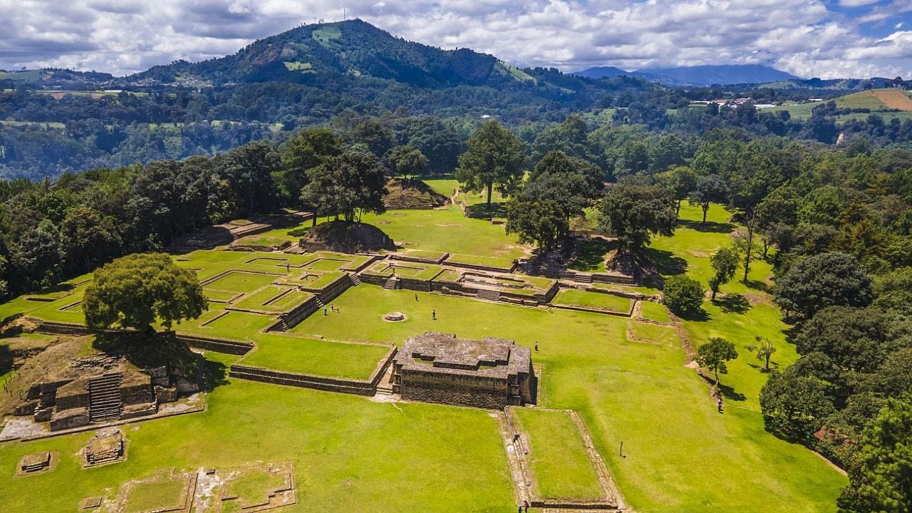 Guatemala en trece días: cómo armar un recorrido quecombine selvas mayas, volcanes y pueblos del lago