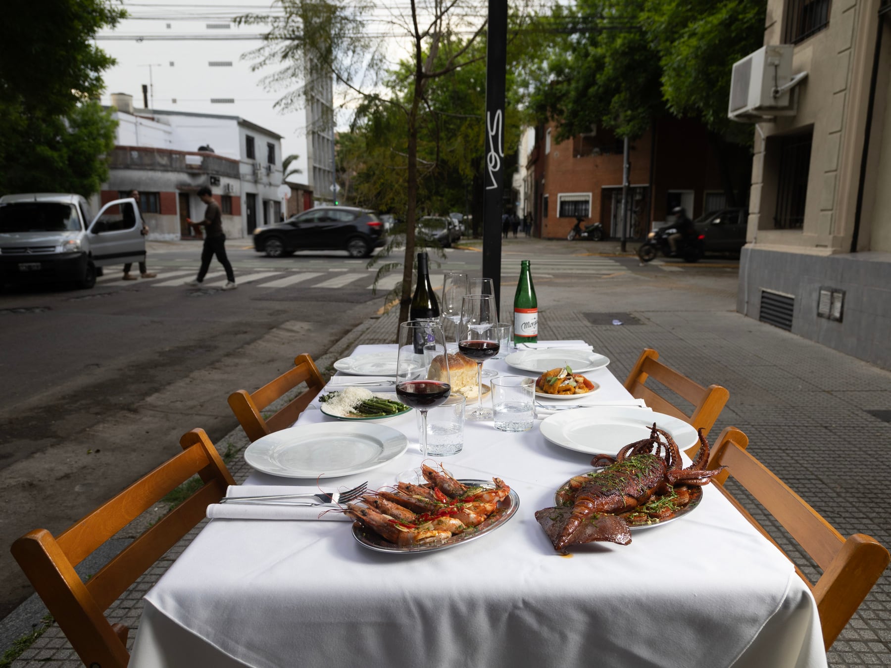 Villa Ortúzar se reinventa desde la cocina: locales grandes, veredas anchas y alquileres que invitan a quedarse