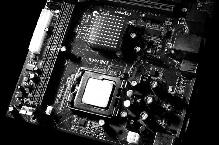 GIGABYTE lleva el anime y el formato blanco al armado de PCs AMD