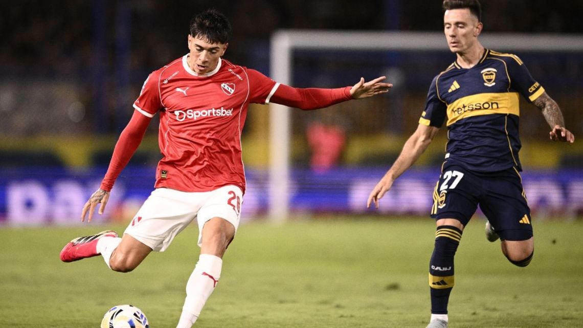 El Rojo juega con la en el necks